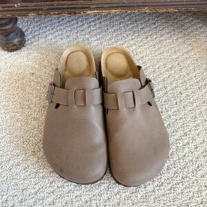 Cushionaire Hana Clogs in Taupe Brown, US Women's Size 7.5 Wide
